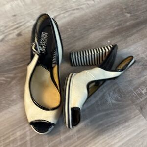 Michael Kors striped  heel